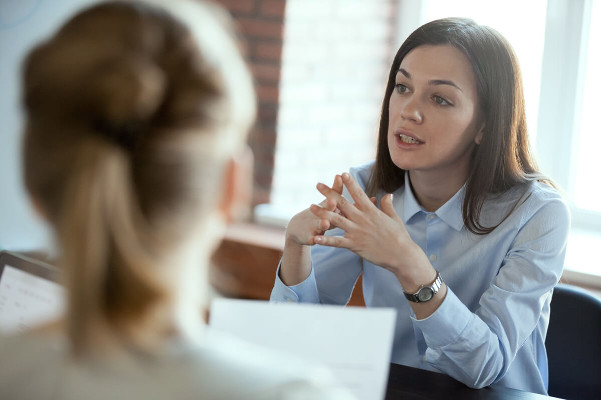 lawyer-talking-client