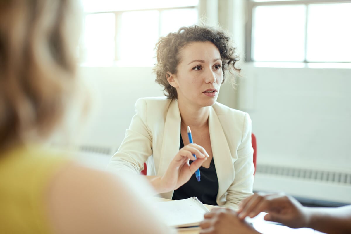 Female-lawyer-with-clients