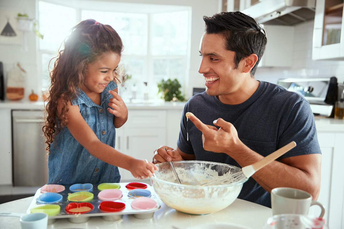 fahter-daughter-baking